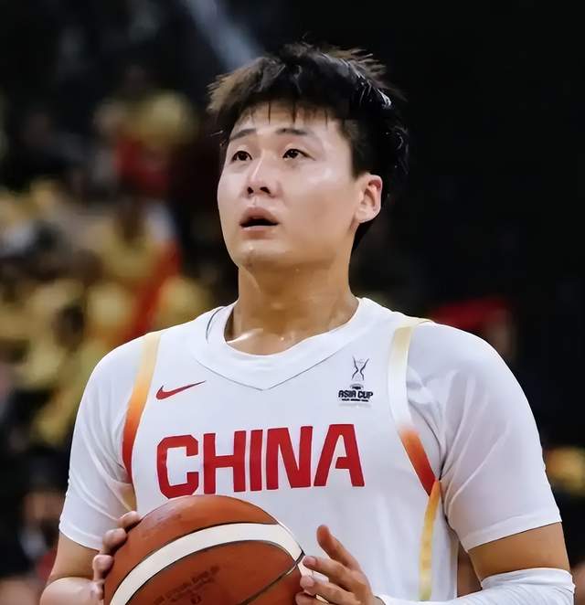 老鹰1年1400万美元留住澳洲中锋，他们也是付出了不小的代价？