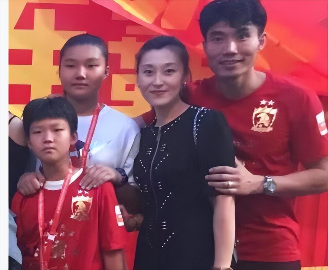 记者拉比奥、于帕、楚阿梅尼、萨利巴缺席训练前者母亲探班扑空