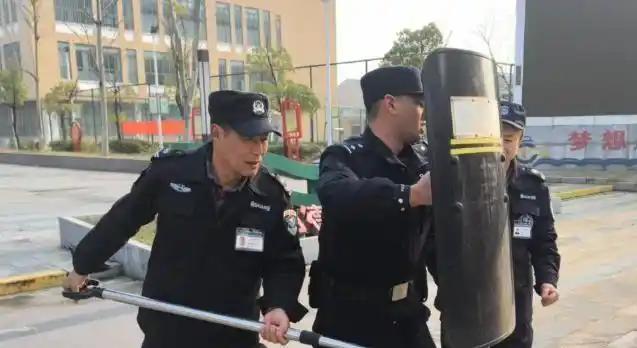 罗马诺：曼联2月就和安德雷桑托斯经纪人沟通，维韦尔了解他