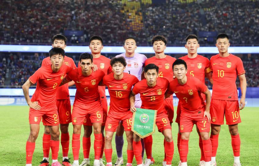 罗马诺：纽卡接近签下阿贾克斯18岁中场斯图尔，总价超2500万欧