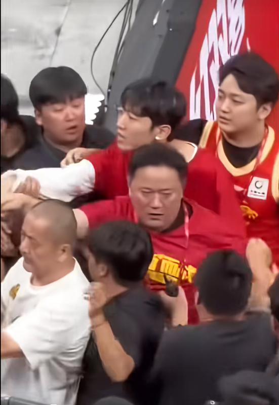 特雷·杨4900万选项在即 奇才面临合同考验