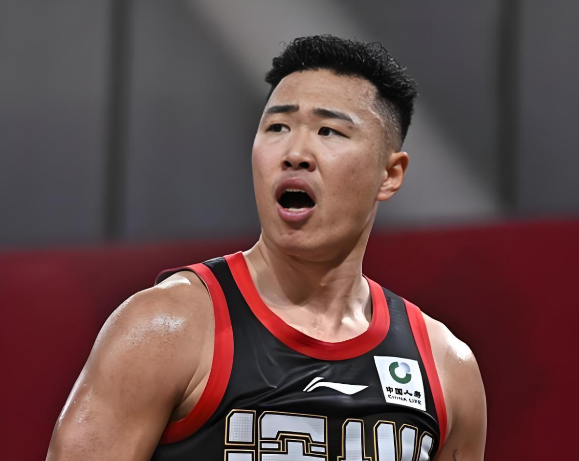 至于吗？马刺老板儿子社媒评论，提醒福克斯妻子即将卷铺盖走人