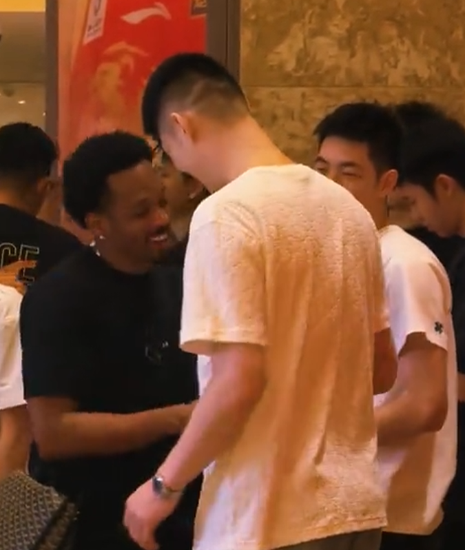 灰熊有机会在下赛季迎来蜕变，但他们首先要解决莫兰特的问题？