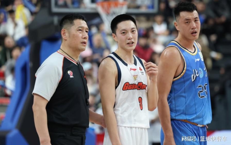ESPN记者：湖人队内部人士暗示詹姆斯父子可能一起转投新球队