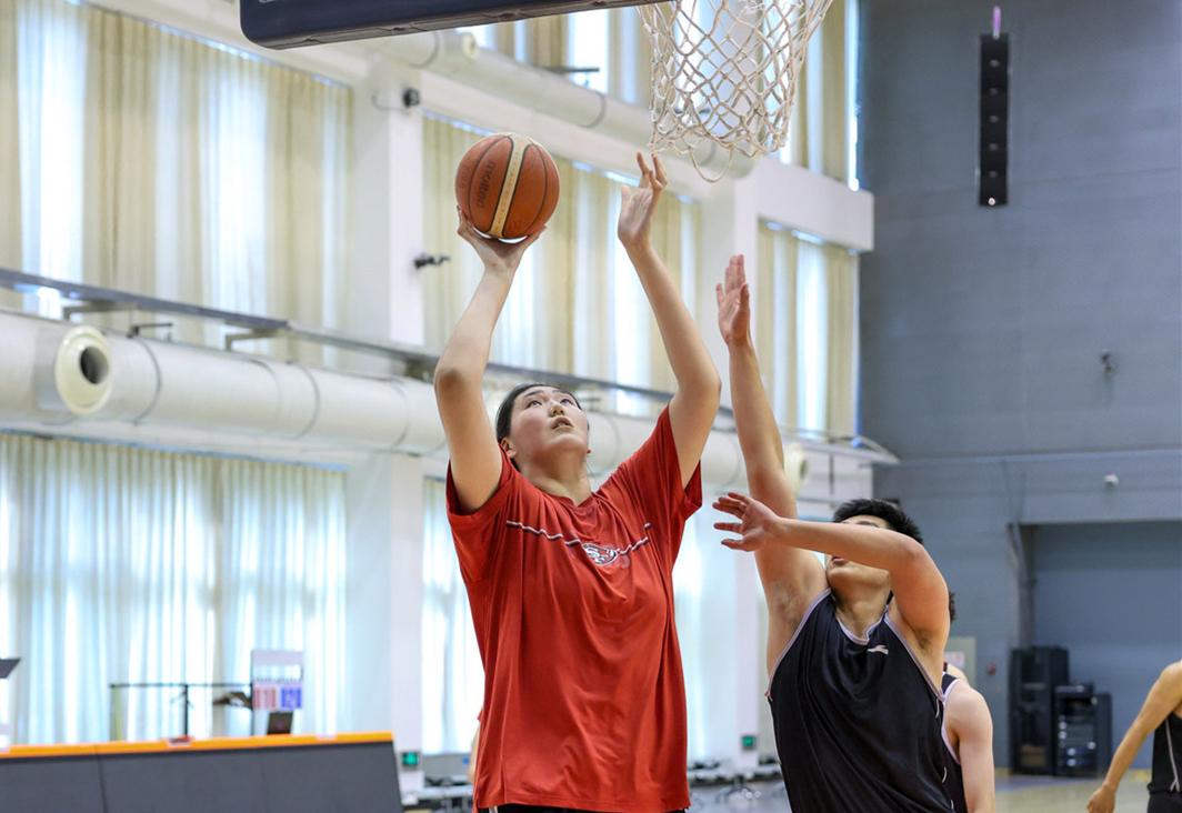 NBA官方总决赛G5裁判报告：漏吹哈珀对布伦森犯规 无碍尼克斯夺冠