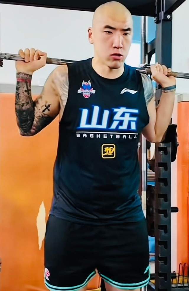 尼克斯夺冠湖人最尴尬：詹姆斯留队与否不重要，东契奇难超哈登