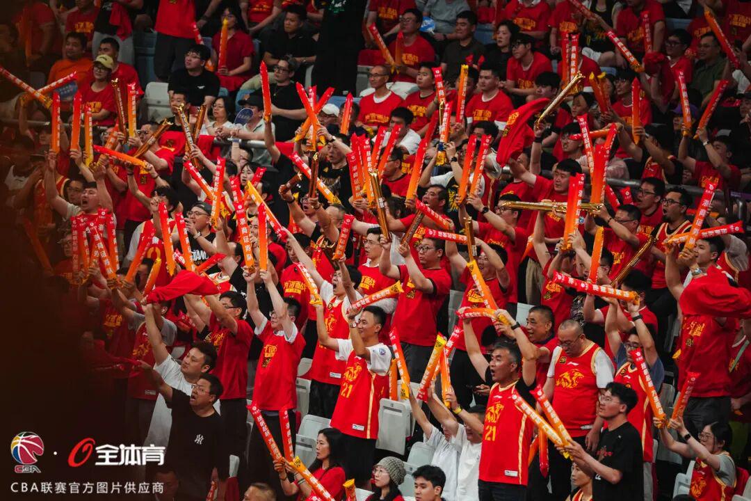 国王两年合同续约内线大将，他在本赛季的表现得到了充分地认可？