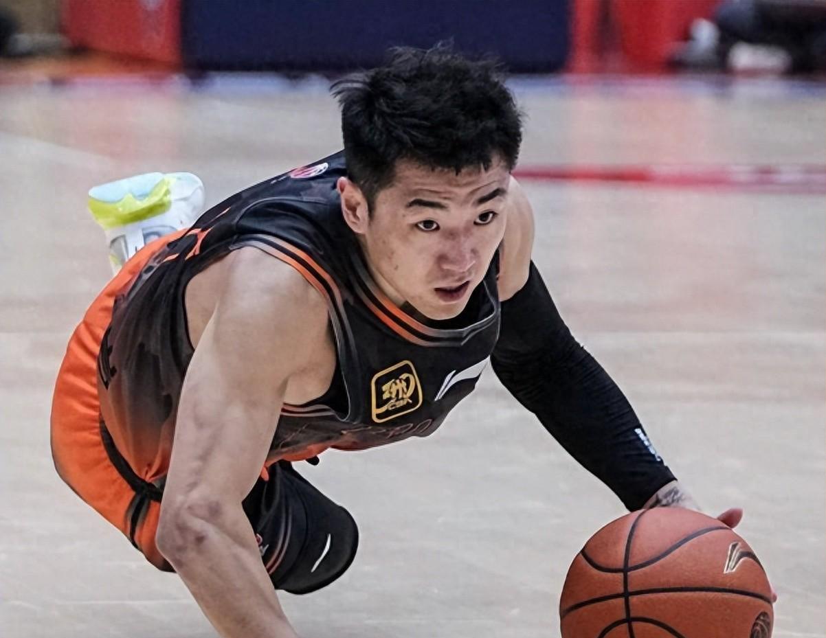 湖人计划送两将 腾空间留里夫斯