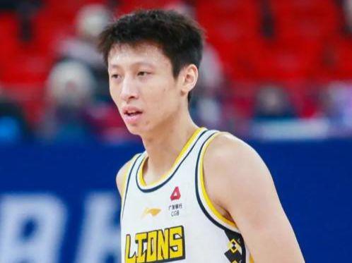明明季后赛表现更优！为什么詹姆斯续约优先级低于里夫斯