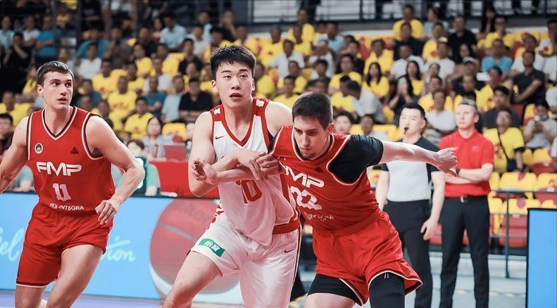U17男篮虐委内瑞拉！张懿赵杰+2将齐爆，多人贡献，吕飞燕下替补