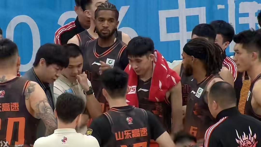 大合同悬了，首发也没了？火箭13+6前锋迎激烈竞争，难逃替补命运