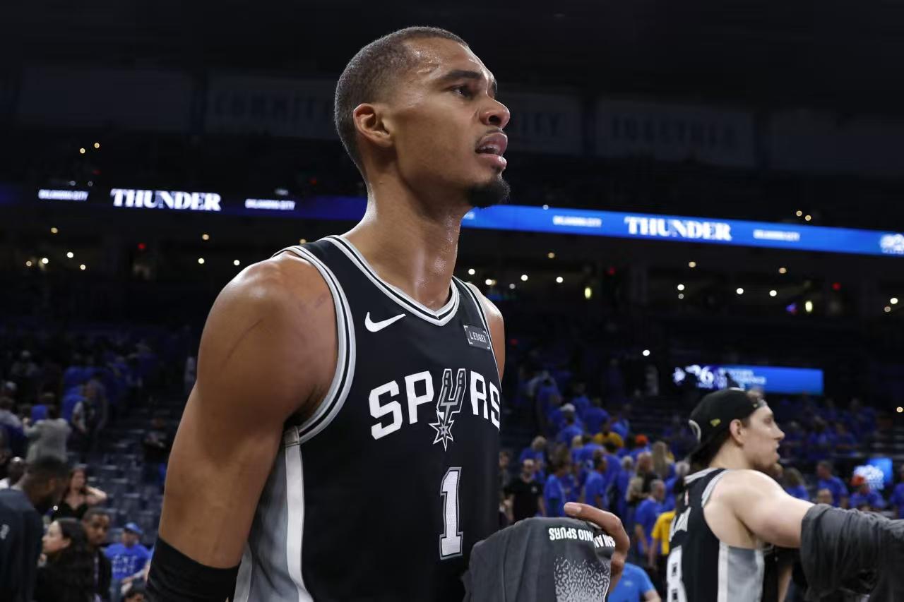 ESPN：马刺大概率留下福克斯