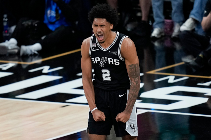 绝妙，湖人队新阵容被NBA评论员比尔·西蒙斯起绰号“Snowtime”