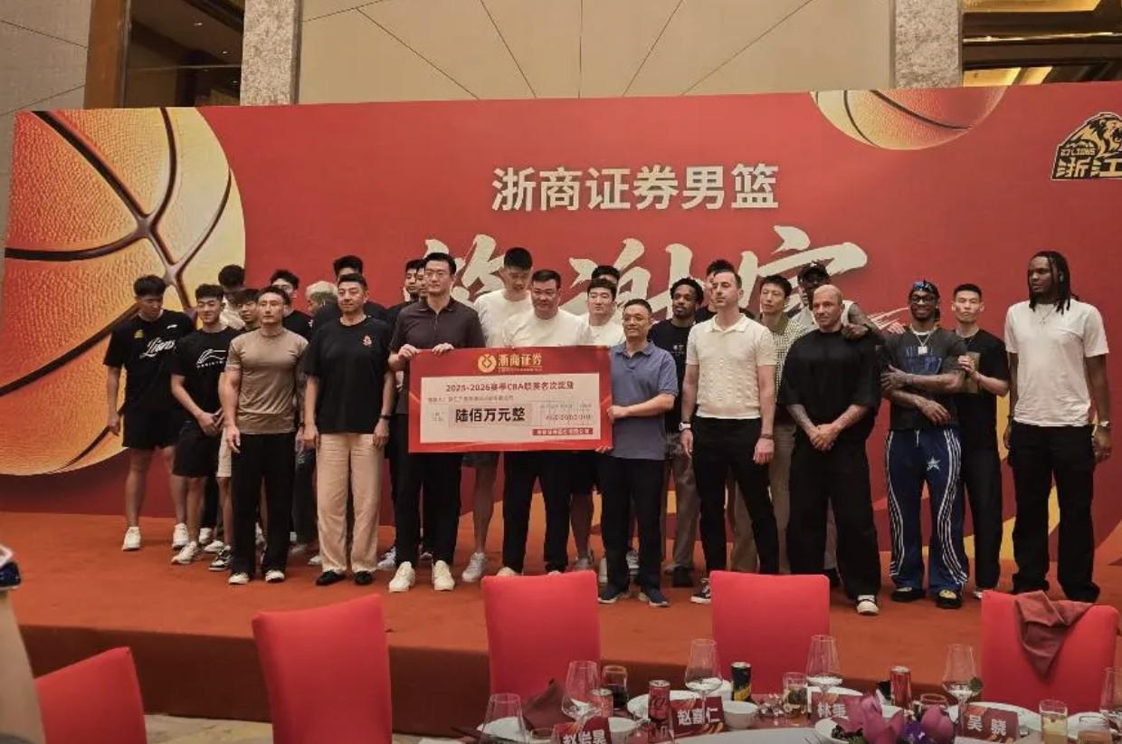 马刺计划休赛期追求阿隆·戈登