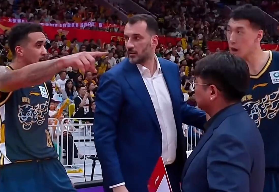Amick：凯斯勒与爵士管理层存在分歧