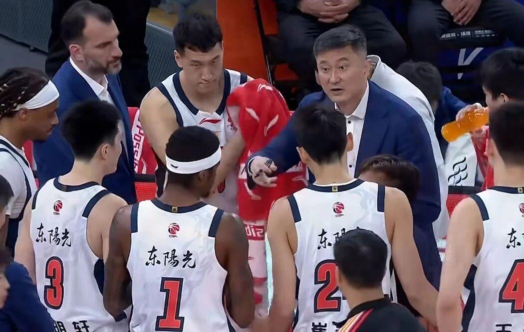 ESPN记者：湖人队内部人士暗示詹姆斯父子可能一起转投新球队