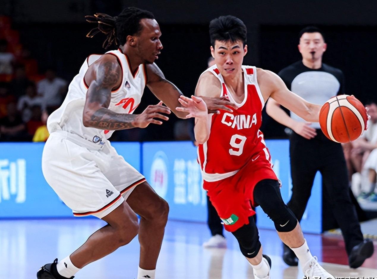 ESPN记者：湖人队内部人士暗示詹姆斯父子可能一起转投新球队