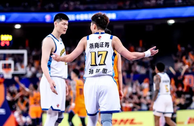 他这个命啊！离开湖人，湖人夺冠，离开尼克斯，尼克斯也拿了冠军