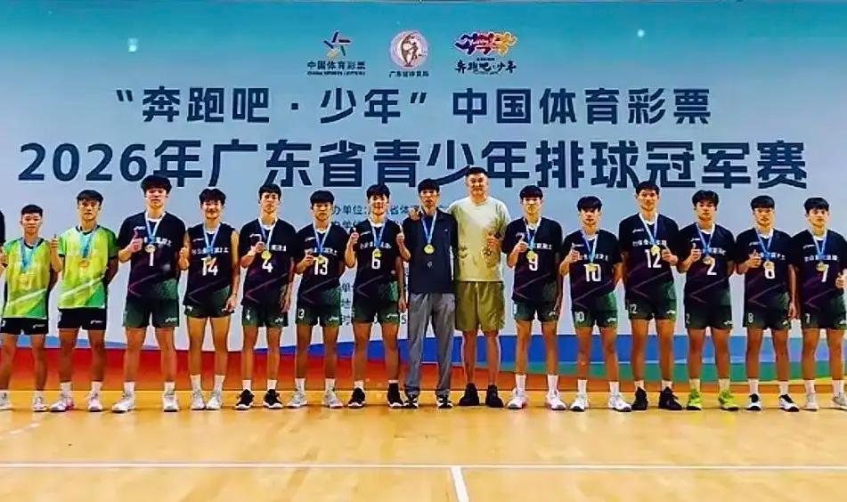 4年2.29亿！取关马刺！福克斯德不配位，波波维奇在下一盘大棋