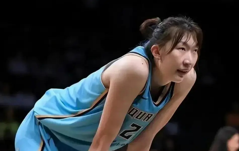 绝妙，湖人队新阵容被NBA评论员比尔·西蒙斯起绰号“Snowtime”