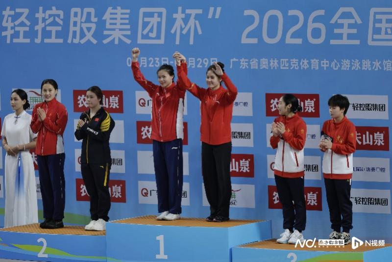 ESPN记者：湖人队内部人士暗示詹姆斯父子可能一起转投新球队