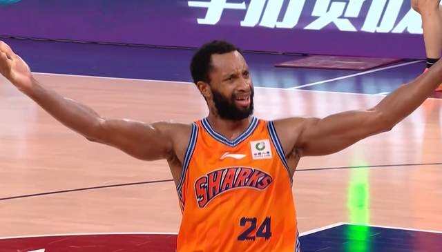 3年2.2亿！曝三方交易啊！杰伦布朗或换字母哥