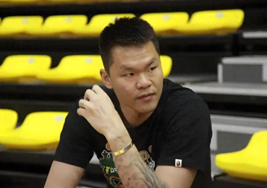 绝妙，湖人队新阵容被NBA评论员比尔·西蒙斯起绰号“Snowtime”