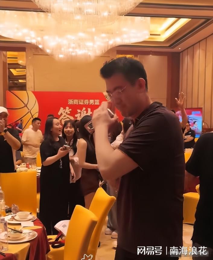 拉杜卡努晋级女王赛决赛致谢团队