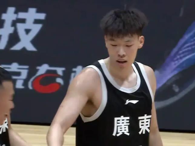 博格巴：亚马尔即使不是世界最佳也是前三，他需更专注于踢球