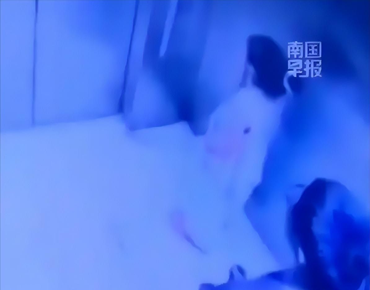 郑钦文逆转萨卡里终结连败，心态蜕变守住草地首胜