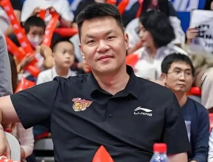 德约已在温网男单豪取105胜，追平费德勒并列公开赛时代第一