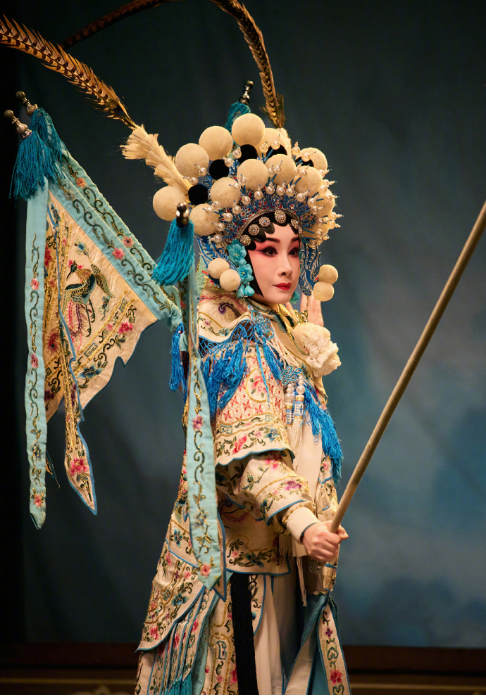 老鹰1年1400万美元留住澳洲中锋，他们也是付出了不小的代价？