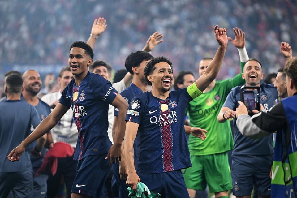 美国门将超巨失误送礼！德凯特拉雷断球助攻，范纳肯笑纳空门