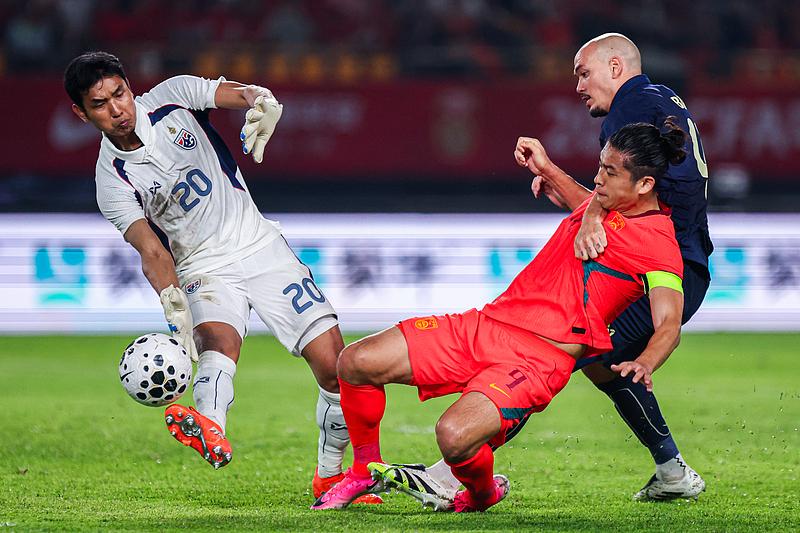 壹号娱乐-世体：世界杯18决赛西葡战，巴萨体育总监德科现场观战