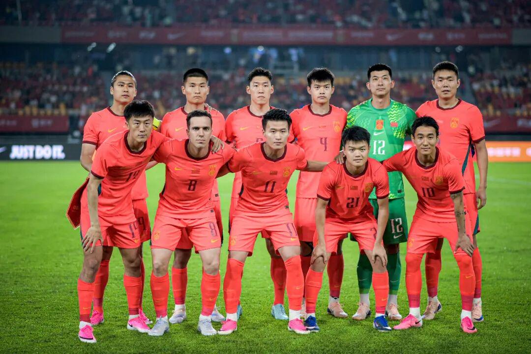 世体：世界杯18决赛西葡战，巴萨体育总监德科现场观战